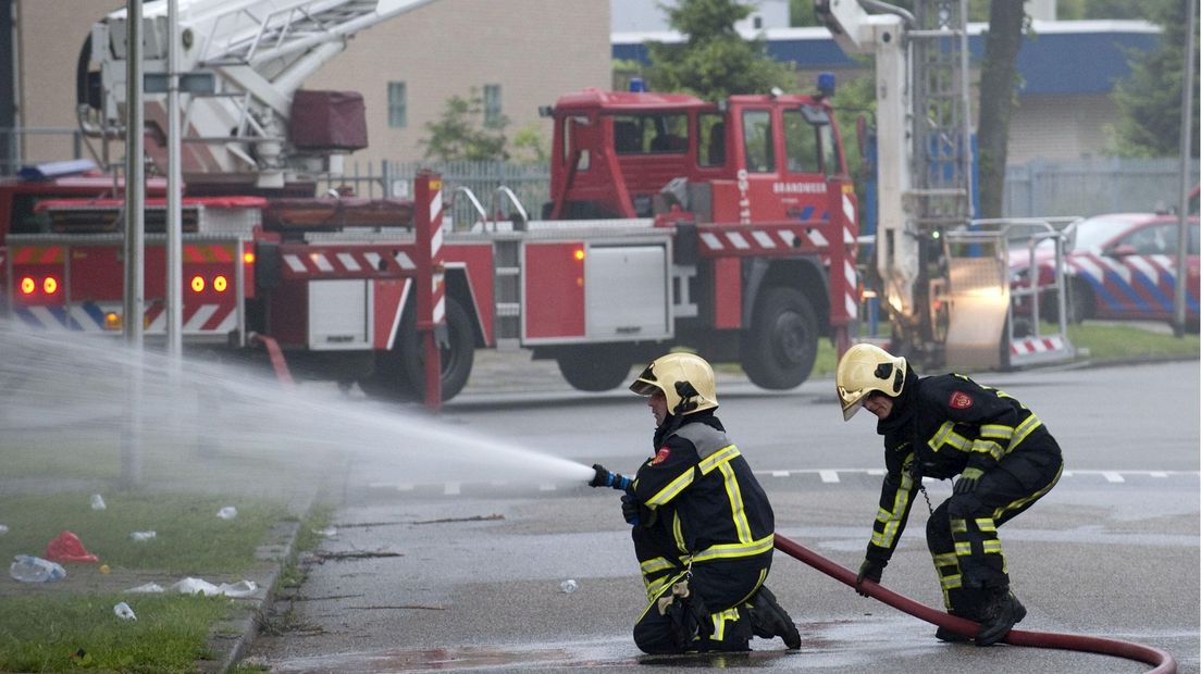 Om sneller bij een brand te zijn, gaan vrijwilligers ook op de kazerne slapen