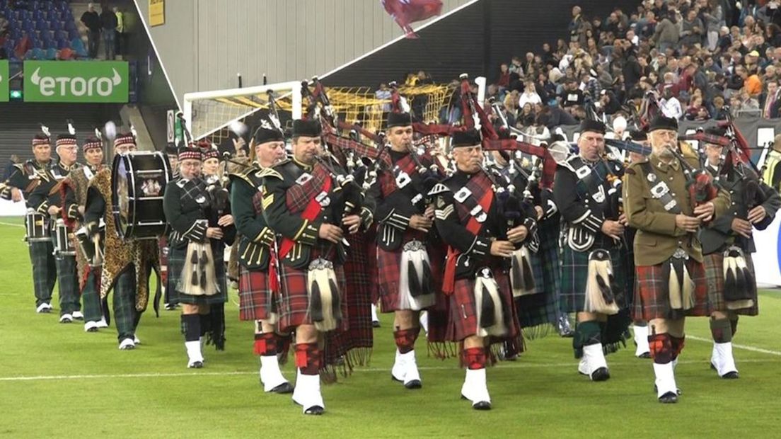 De Pipes and Drums.