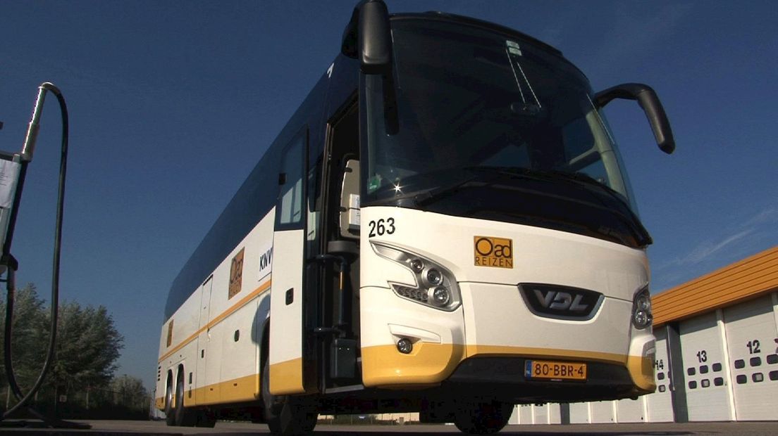 Oad-bus bij vestiging in Goor