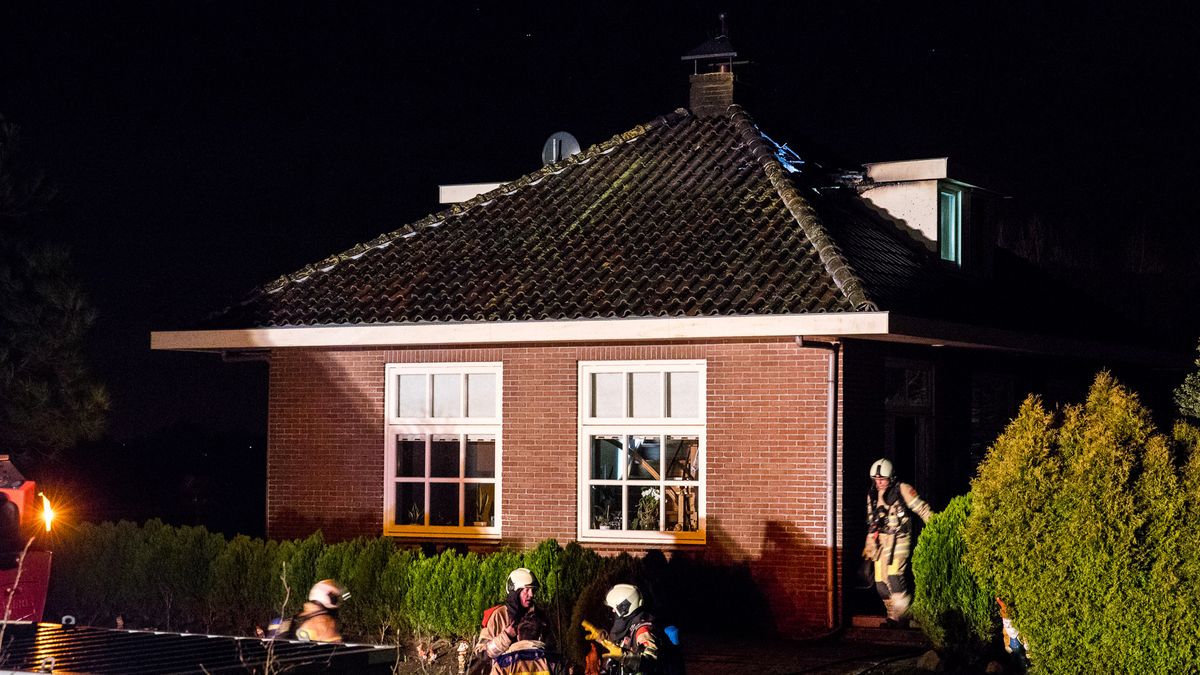 Uitslaande brand in woning Hekendorp