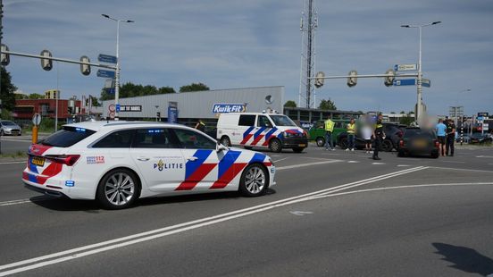 Gewonde bij ongeluk op kruising in Assen. Gewonde bij ongeluk op kruising in Assen.