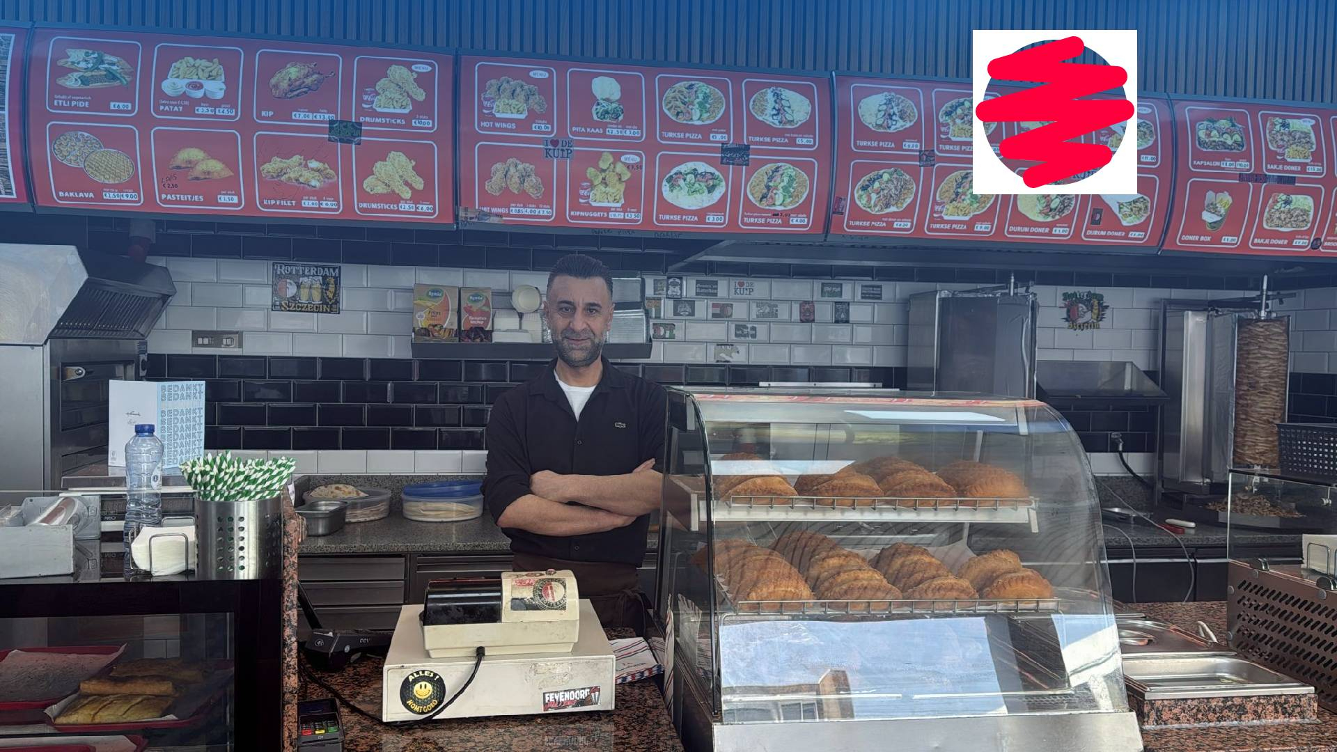 Murat Yüksel in zijn bakkerij in de wijk De Akkers in Spijkenisse.