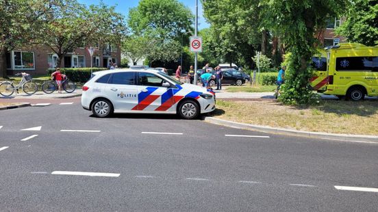 Fietser gewond in Assen bij botsing. Fietser gewond in Assen bij botsing.