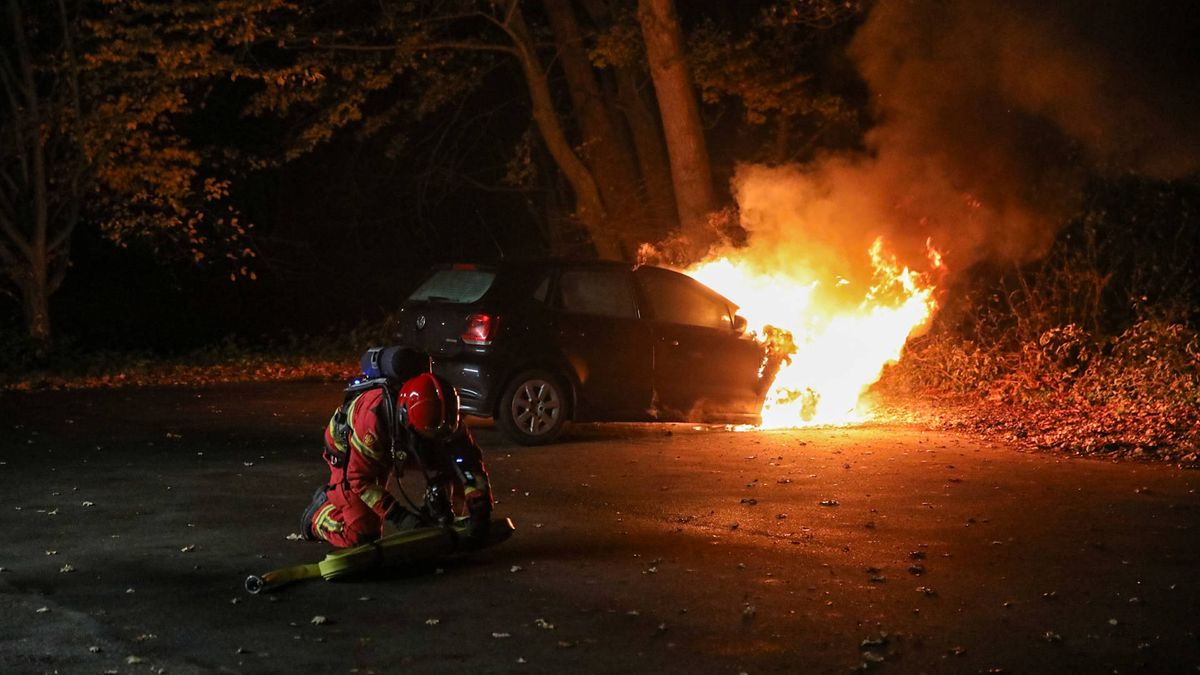 112-nieuws: Autobrand in Winschoten • Auto te water in Veendam