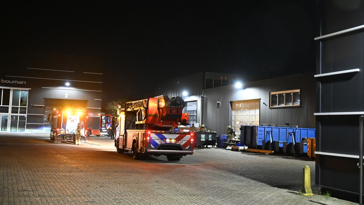 112 Nieuws: Flinke rookontwikkeling in bedrijfshal in Almelo