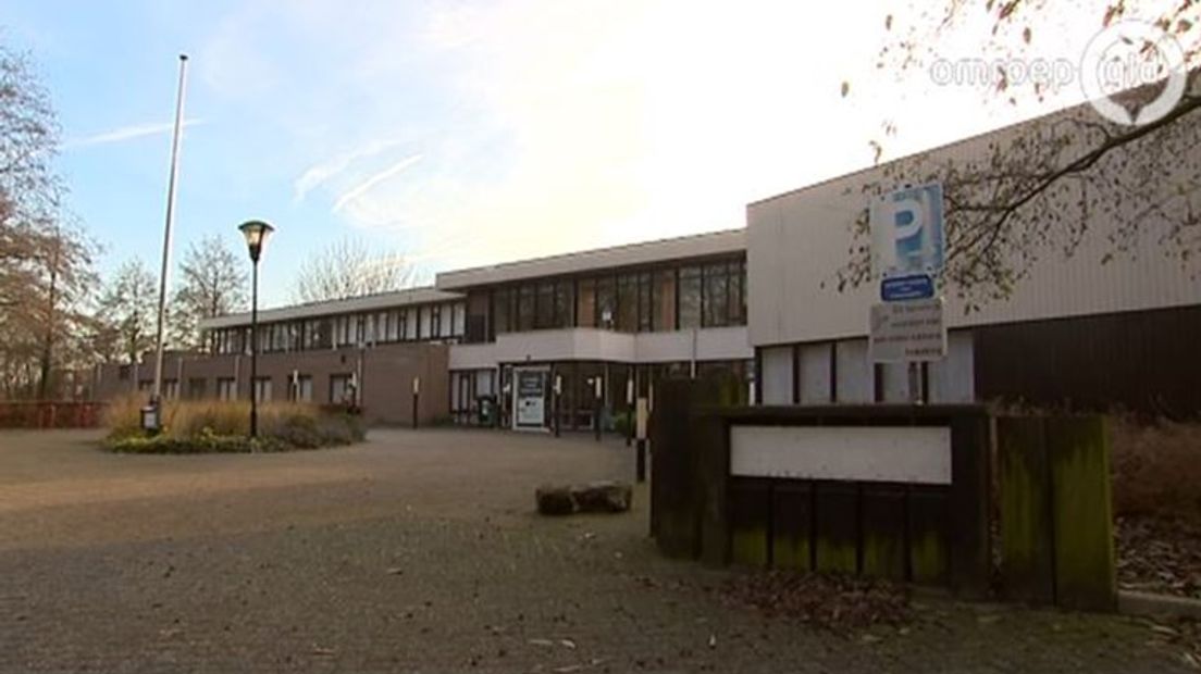 In het voormalige verpleeghuis Elderhoeve is nu een asielzoekerscentrum gevestigd.