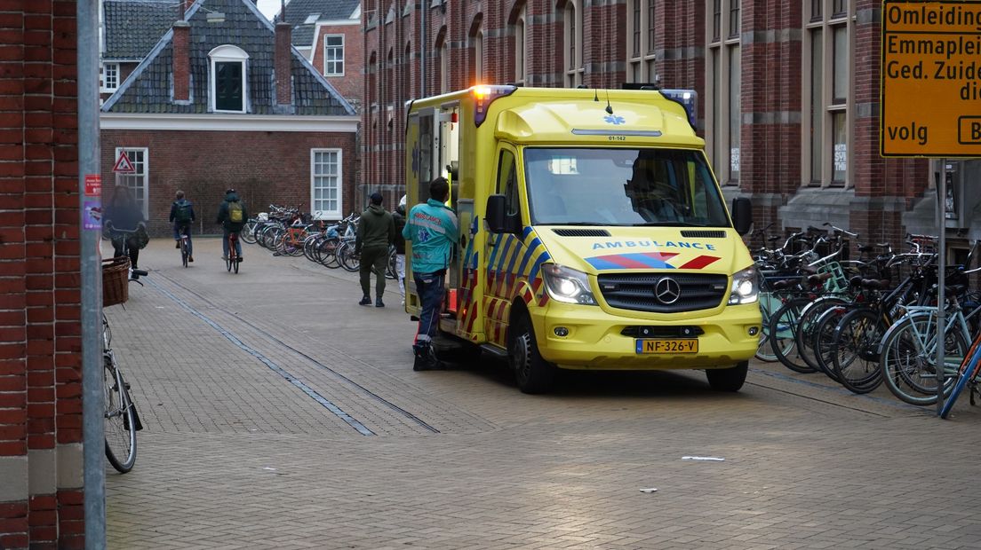 Een ambulance is ter plaatse