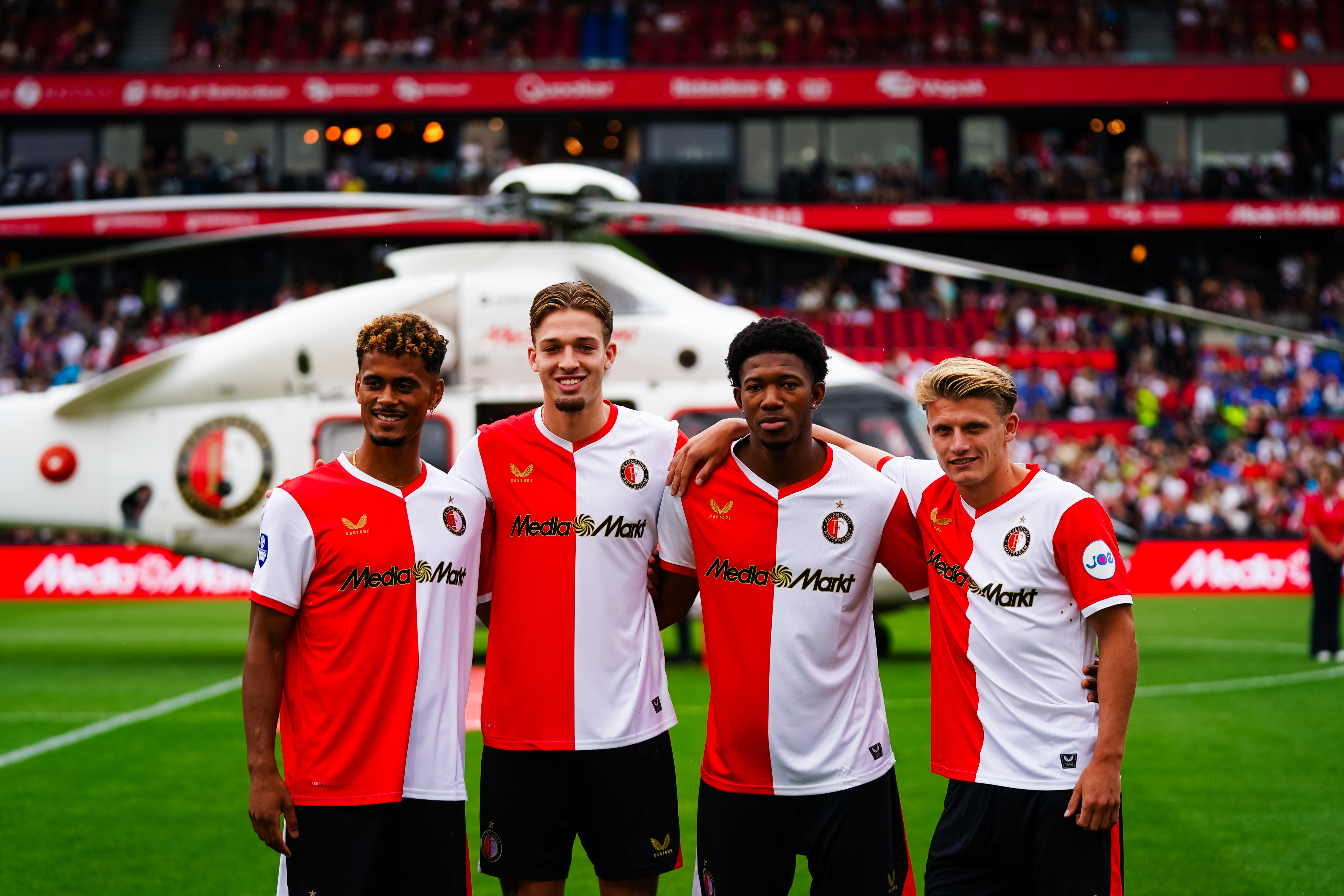 Borges, Steijn, Diarra en Valente gepresenteerd op het Feyenoord Festival 2025