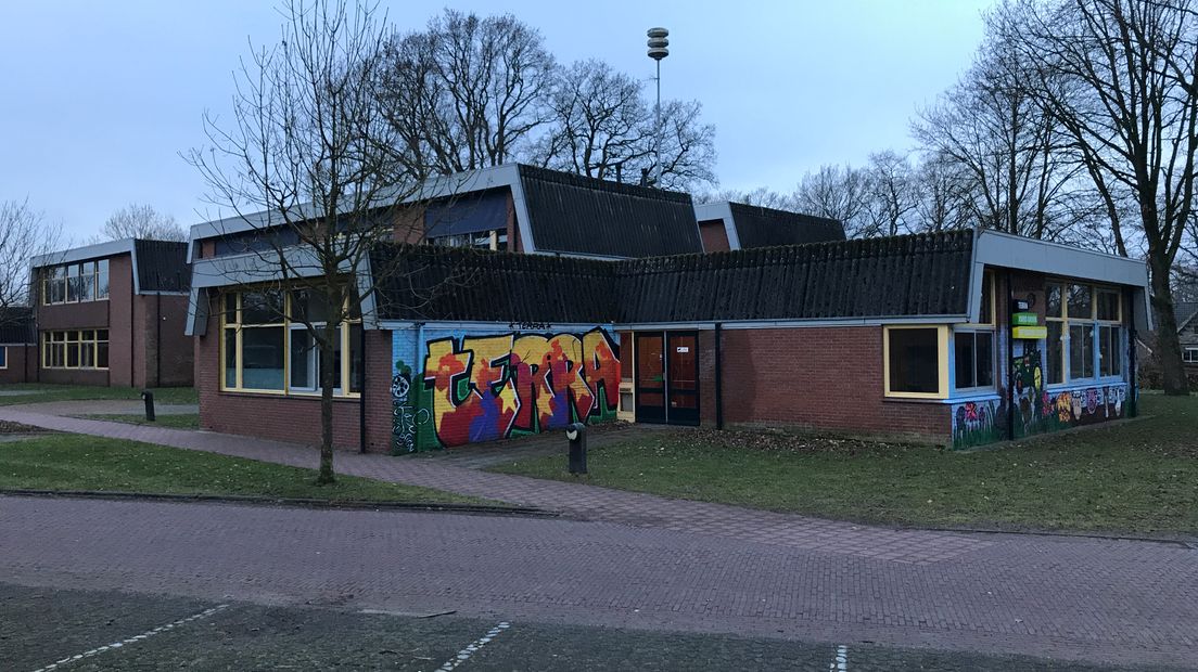 De school gaat binnenkort tegen de vlakte (Rechten: Aaldert Oosterhuis / RTV Drenthe)