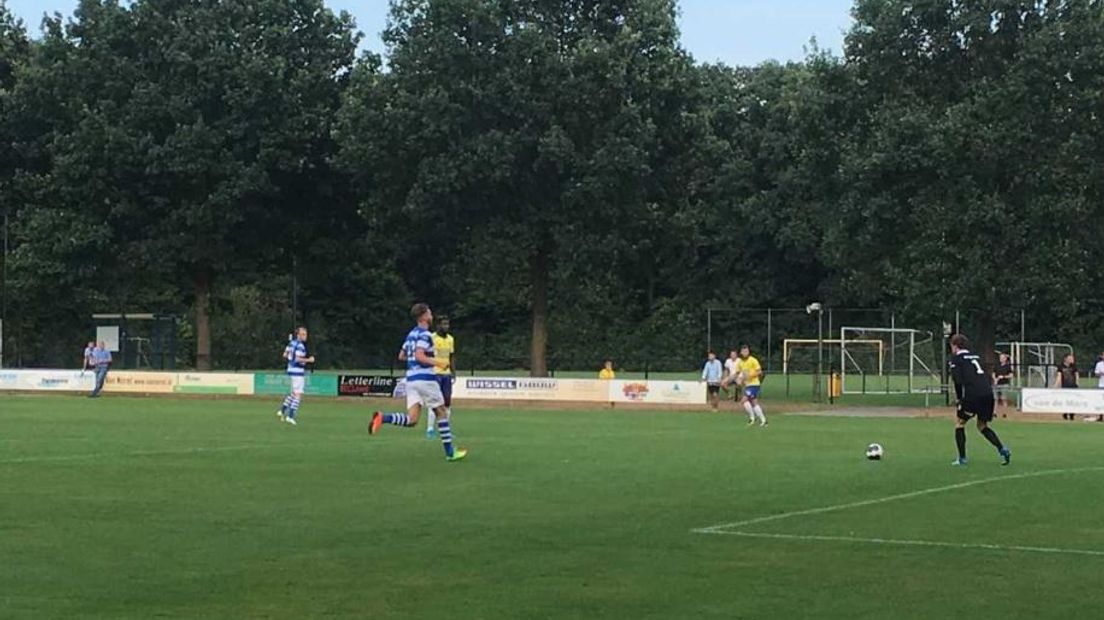 De Graafschap heeft vrijdagavond de oefenwedstrijd tegen SC Cambuur gewonnen. Op het terrein van SV Wissel was de Doetinchemse eredivisionist met 3-0 te sterk voor de Friezen die een divisie lager uitkomen.