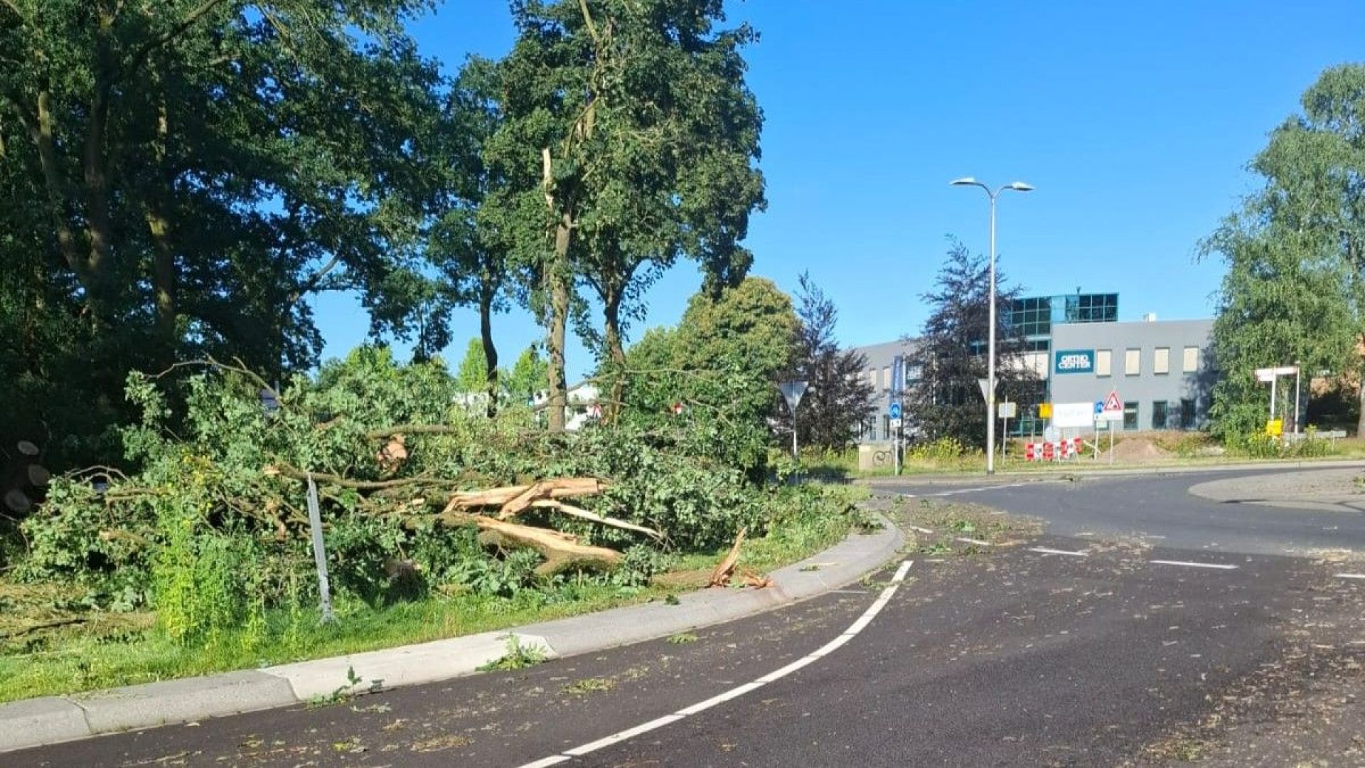 Opruimwerkzaamheden na storm in Winterswijk nog in volle gang: wees alert in het buitengebied.