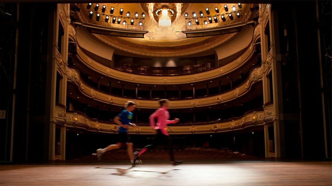 Hardlopen door de Koninklijke Schouwburg