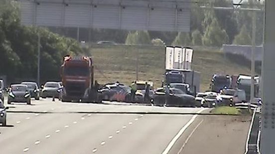 A2 richting Utrecht dicht door ongeluk bij Everdingen. A2 richting Utrecht dicht door ongeluk bij Everdingen.