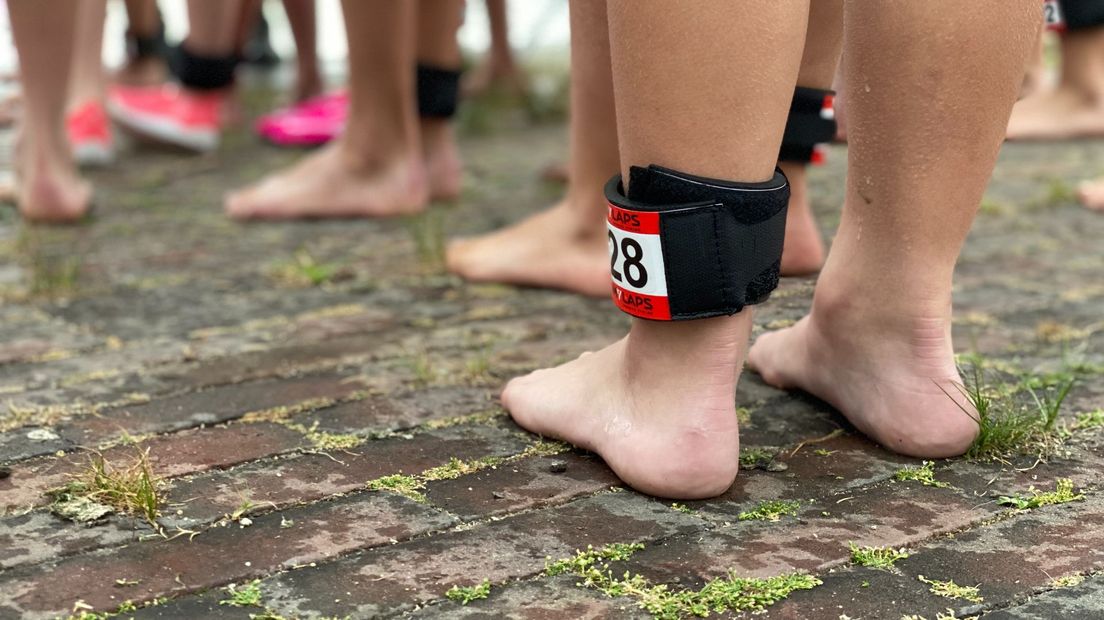 Het idee voor de Kindertriatlon komt van vier vaders. Ze willen kinderen in beweging krijgen. "Het is uitdagend, maar iedereen kan het." Vandaag is de derde editie.