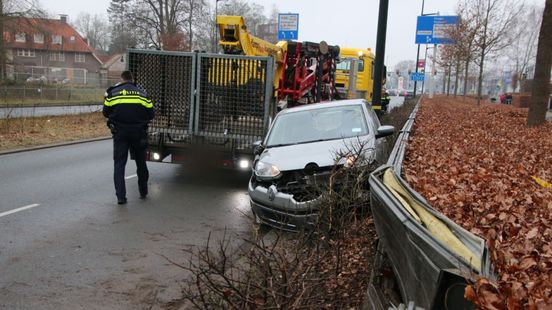 Aanrijding tussen vrachtwagen en auto in Apeldoorn