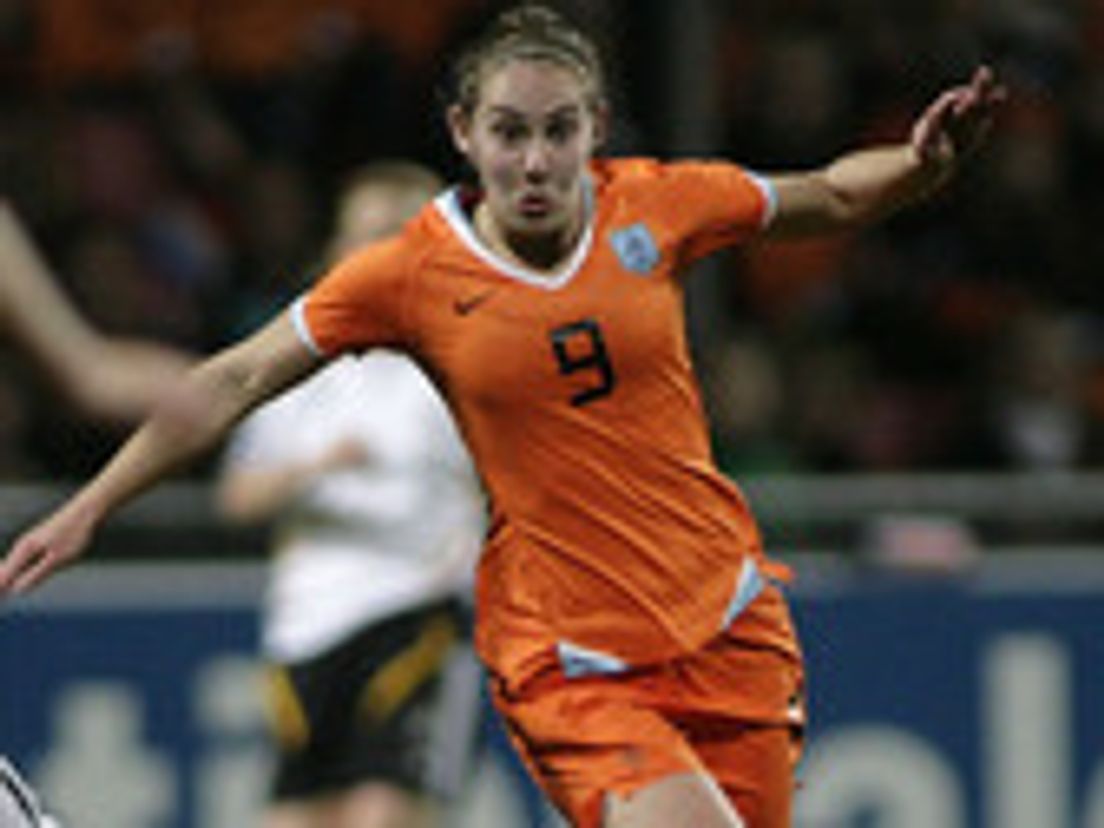 Manon Melis in actie voor de Oranje Leeuwinnen