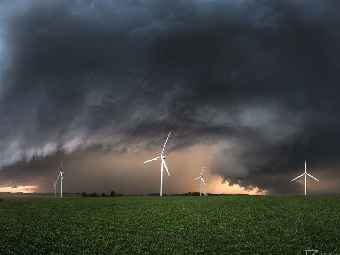 Storm en buien boven noord-Frankrijk