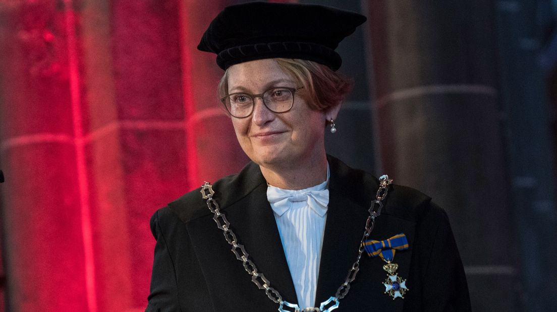Cisca Wijmenga tijdens haar installatie tot eerste vrouwelijke rector van de RUG