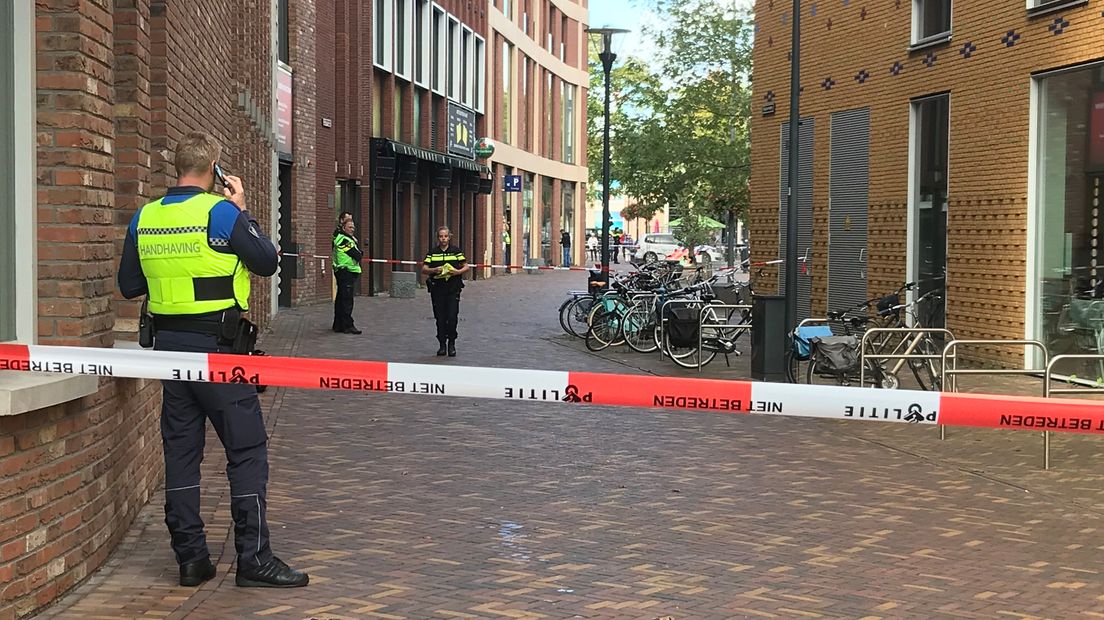 De explosievenopruimingsdienst aan het werk in Veenendaal