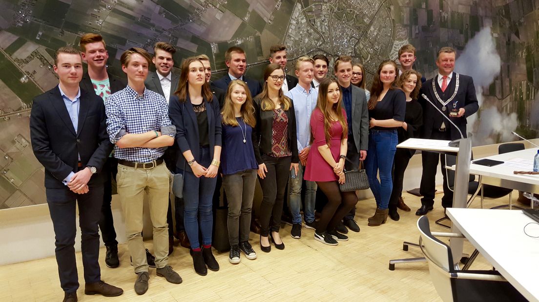 De nieuwe jongerenraad van Coevorden (Rechten: RTV Drenthe / Steven Stegen)