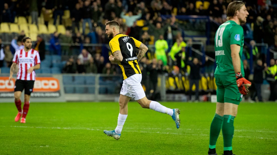 Tim Matavz zette Vitesse snel na rust nog op 1-0.