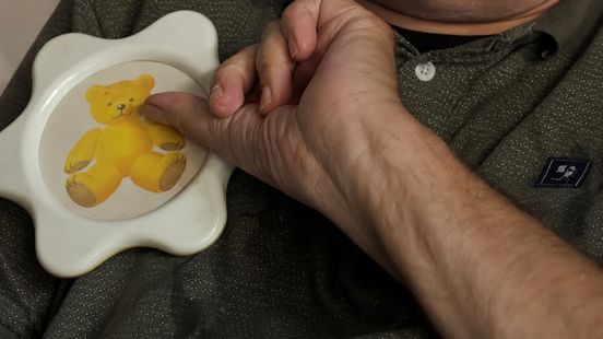 Klaas heeft heel zijn leven al één soort spiegel, maar die wordt niet meer gemaakt Home