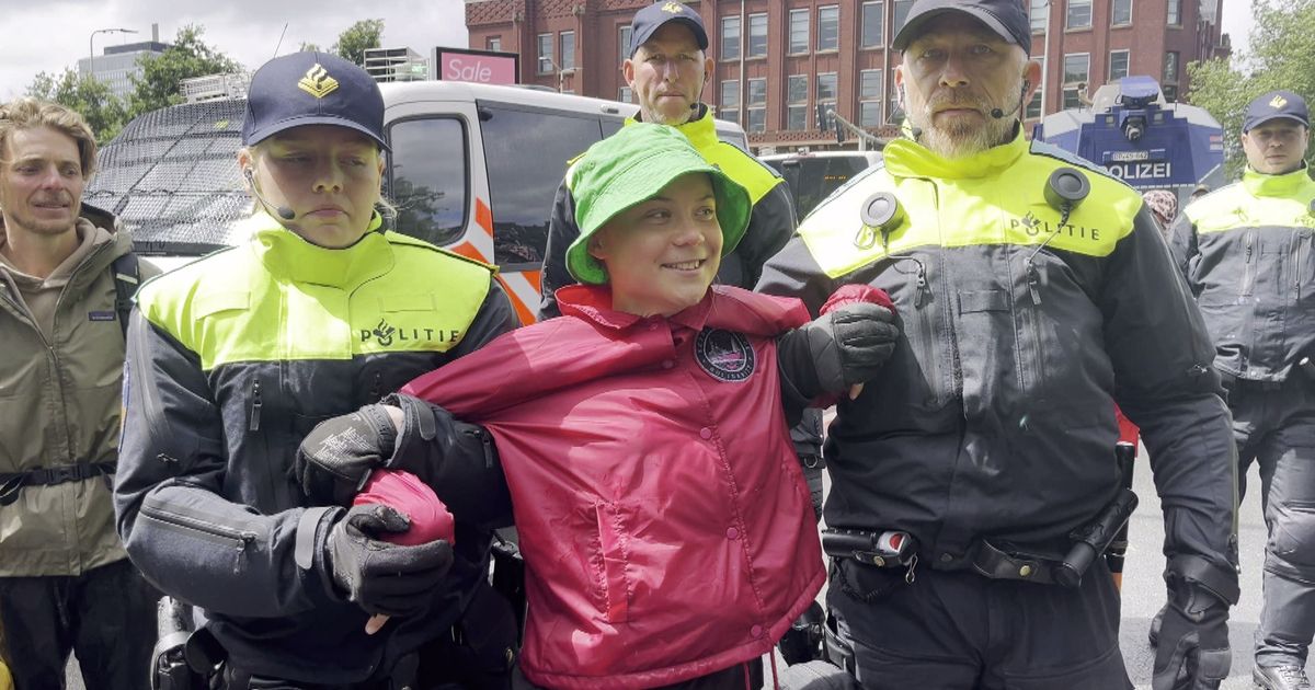 Blockade A12: Greta Thunberg arrested, water cannon used