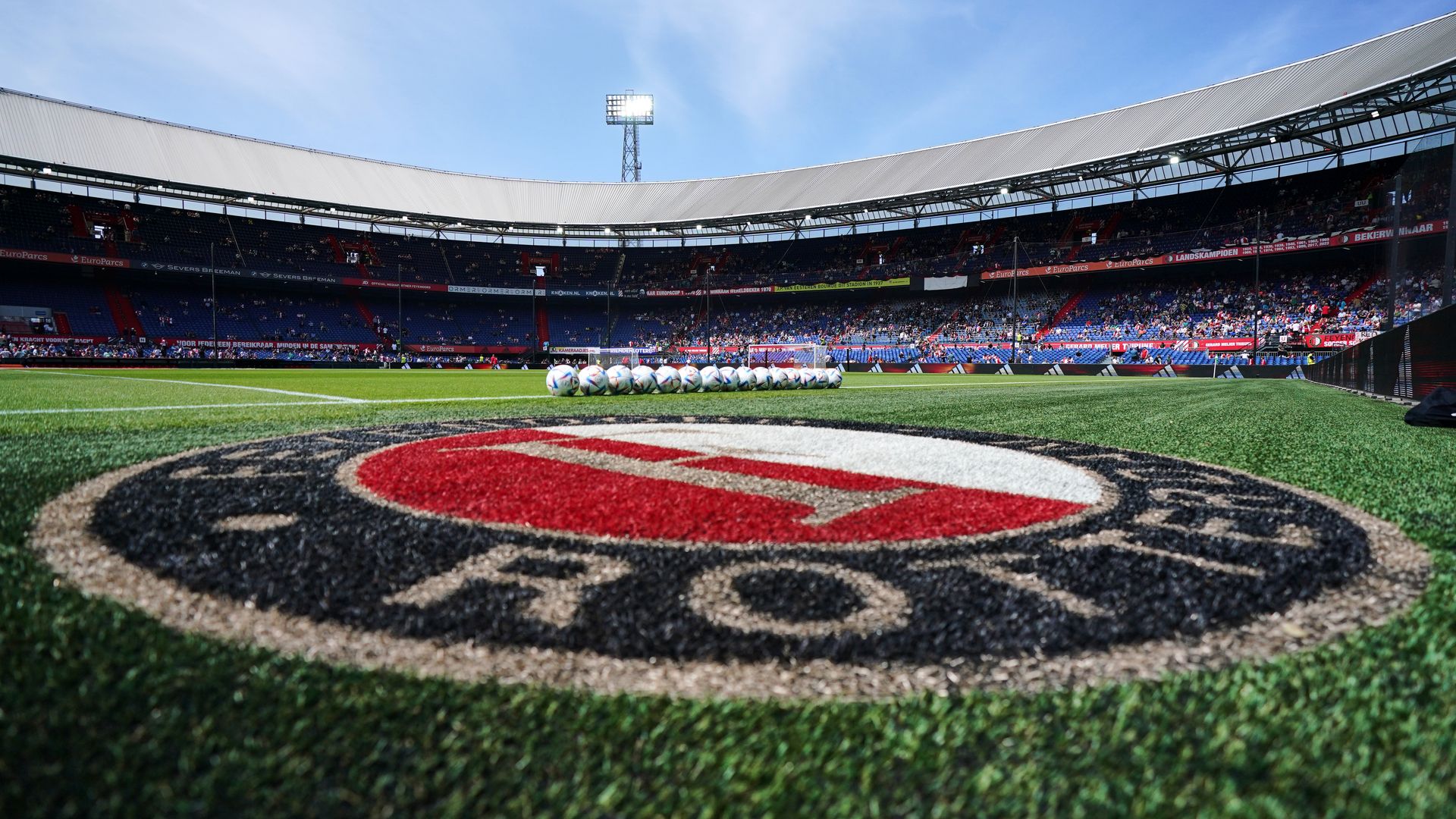 Kassa Rinkelt In De Kuip: Champions League Levert Feyenoord Tientallen ...