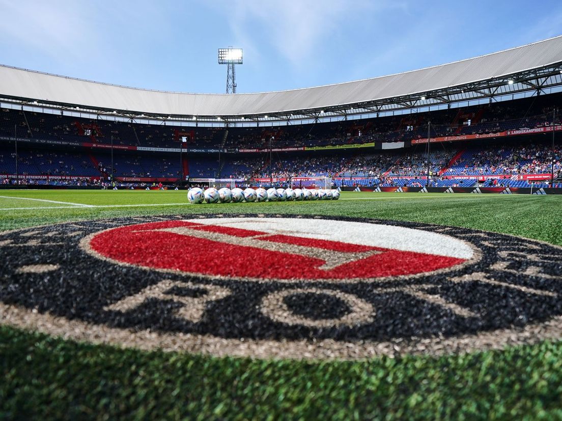 De Kuip voor aanvang van Feyenoord - Vitesse