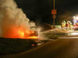Auto brandt uit in Rolde