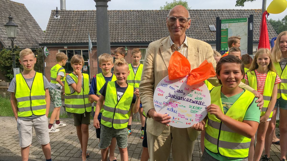 Basisschoolkinderen Hekendorp pakken te hard rijdende automobilisten aan