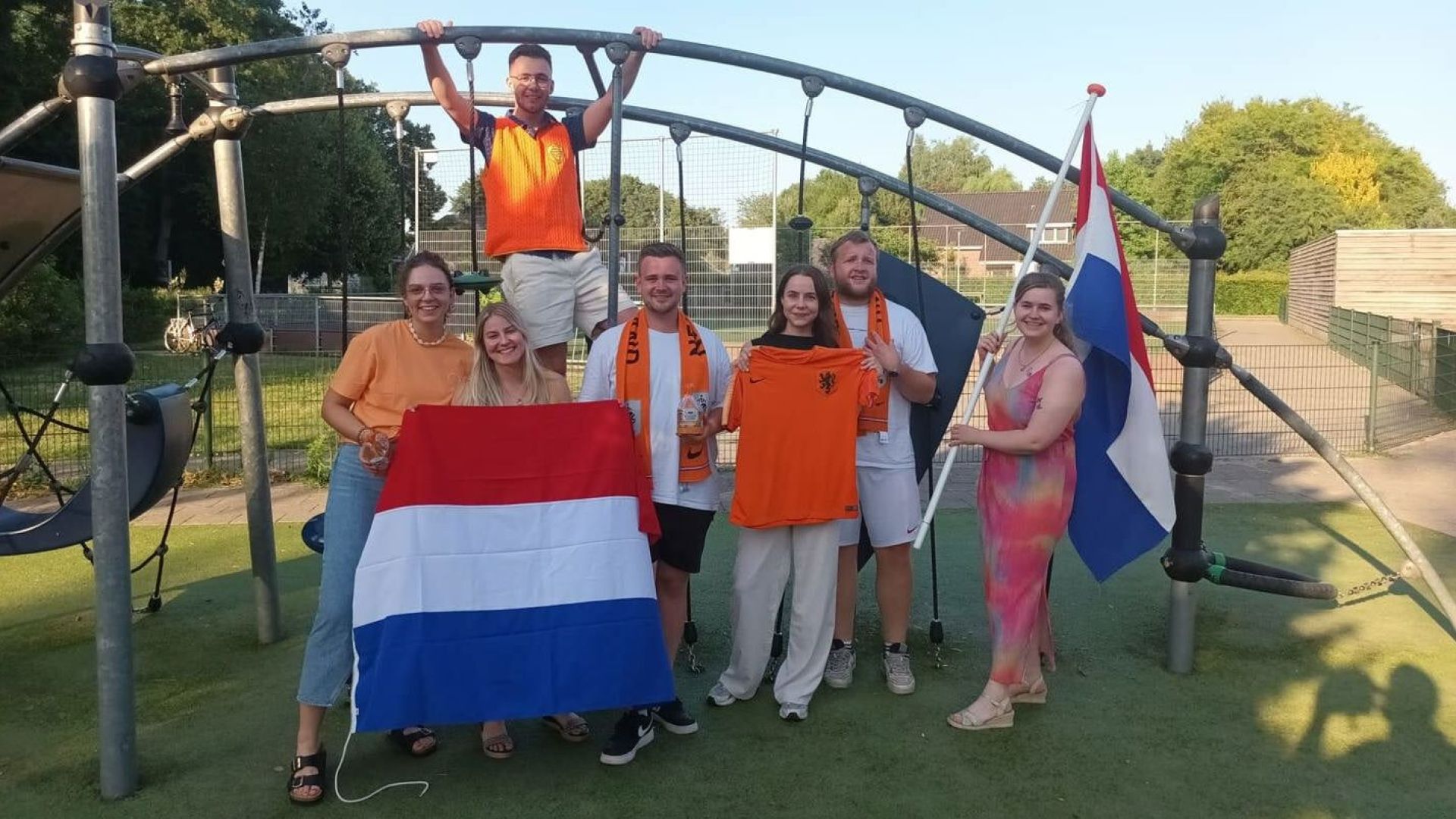 Het team van Zomerschool 2025, bestaande uit mensen met ervaring in het onderwijs of in de begeleiding van kinderen.