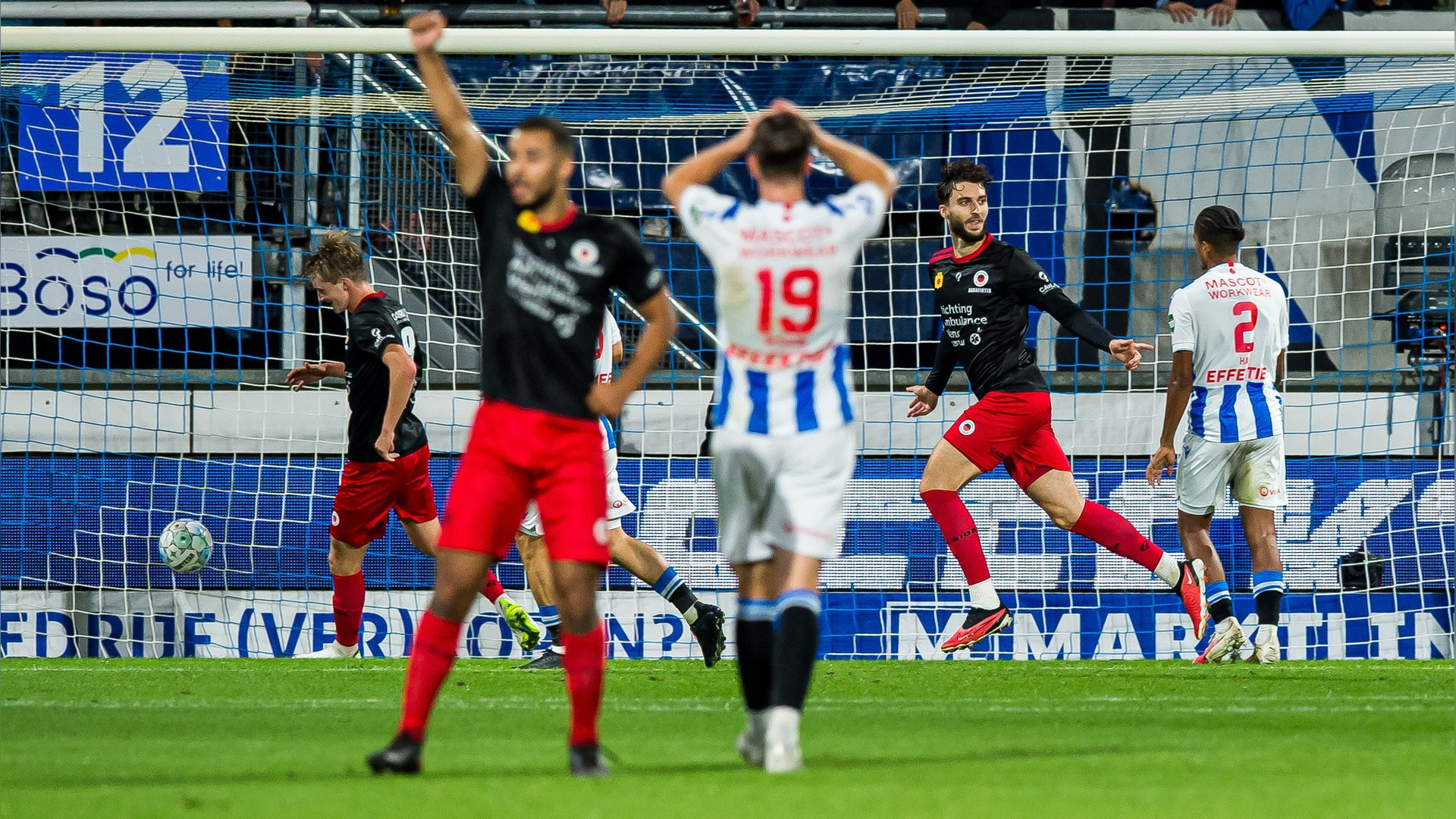 Simon Olsson baalt nei de 0-2 fan Nikolas Agrafiotis