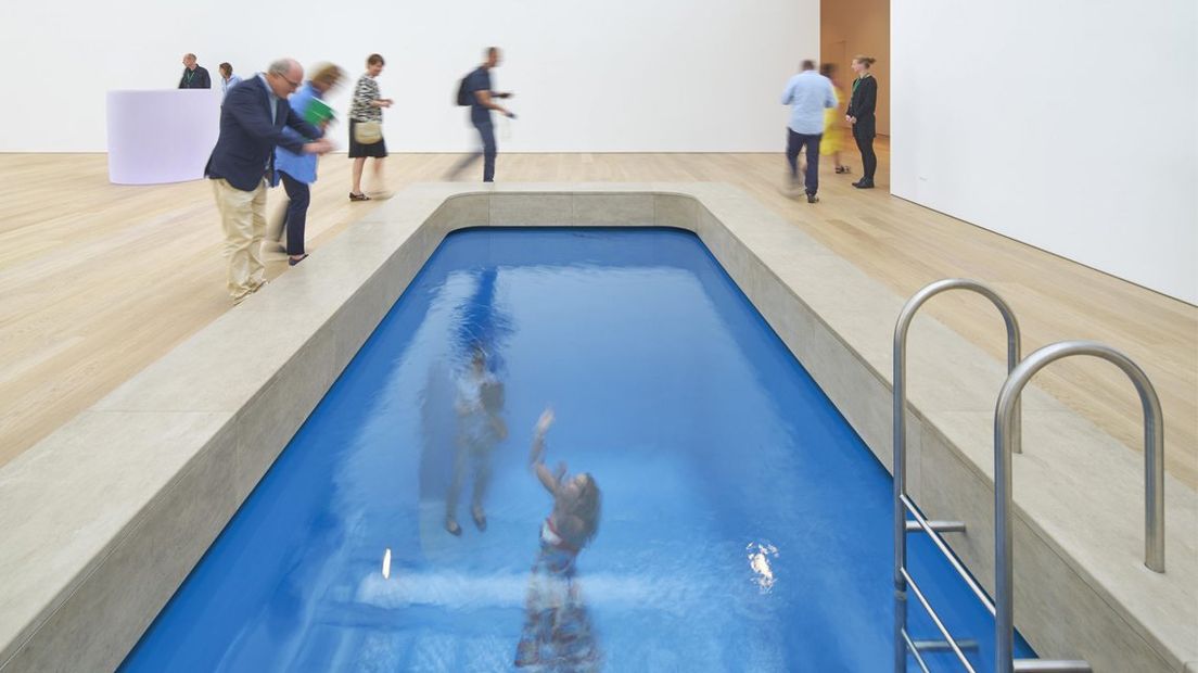 Het schijnzwembad in museum Voorlinden