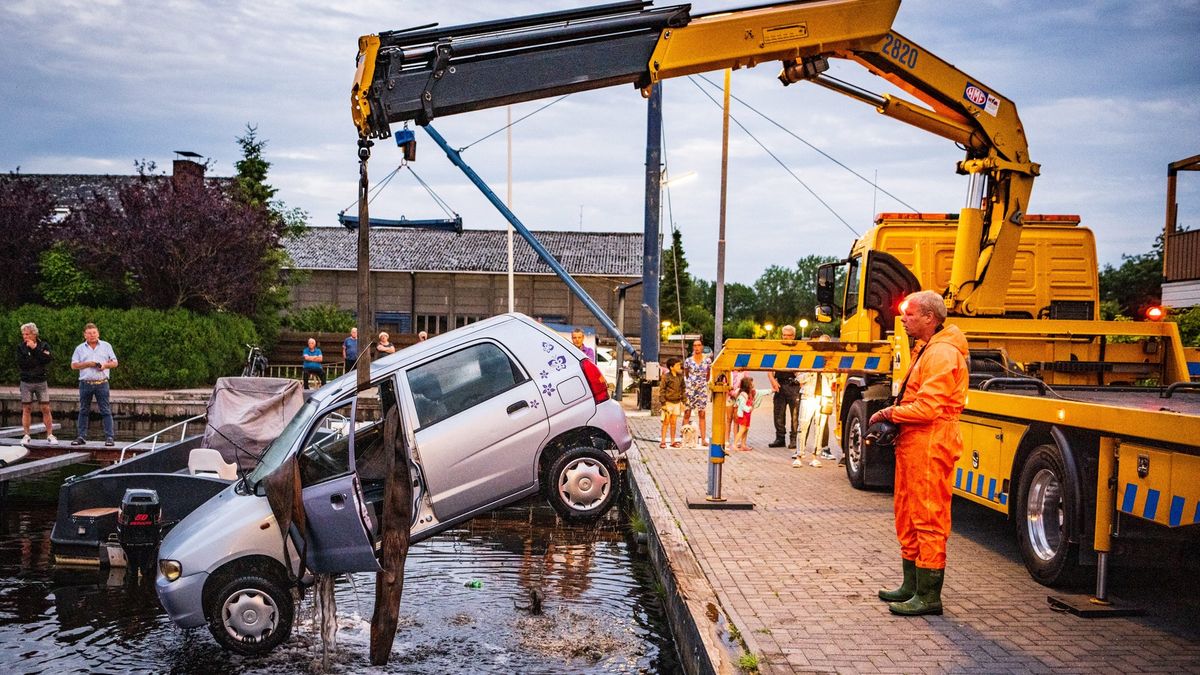112-nieuws zaterdag 2 juli: Auto te water in Kropswolde • Scootmobiel over de kop • Autobrand in Sta