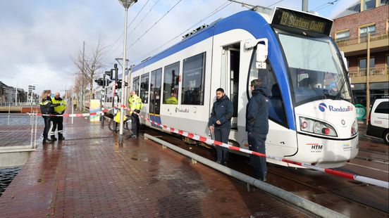 Fietser overleden na aanrijding met tram. Fietser overleden na aanrijding met tram.