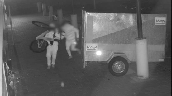 Ramkraak met aanhangwagen op fietsenzaak: 'Halve ton schade'