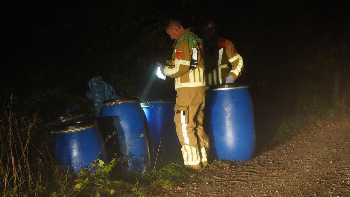 Vaten met drugsafval gedumpt naast bospad in Lottum
