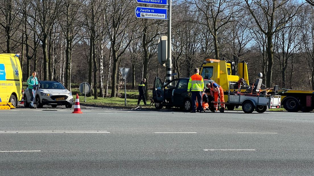 Bij een ongeval op de N35 bij Heino is één persoon gewond geraakt.