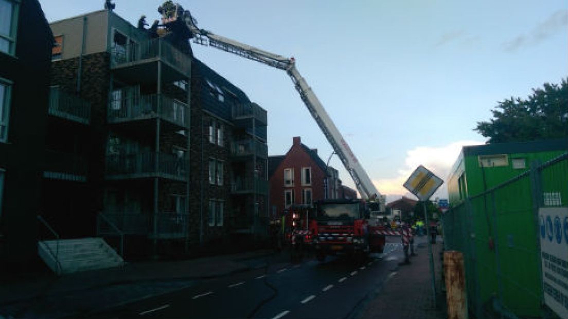 In een appartementencomplex in Twello heeft een korte, hevige brand gewoed.