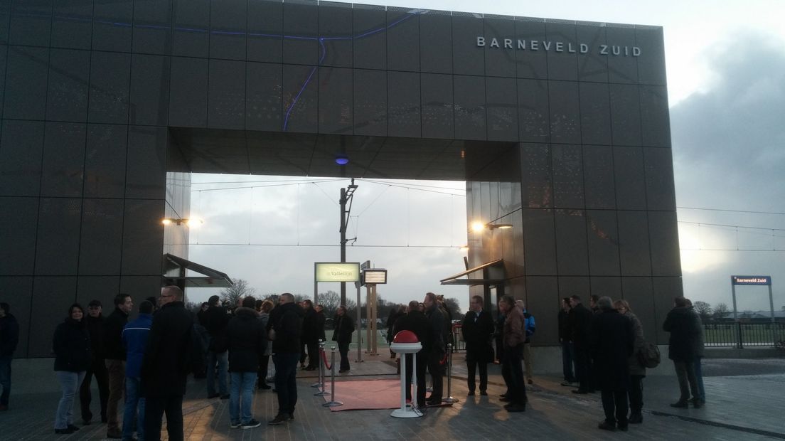 De treinen van de Valleilijn komen sinds maandagochtend ook op het nieuwe station Barneveld Zuid.