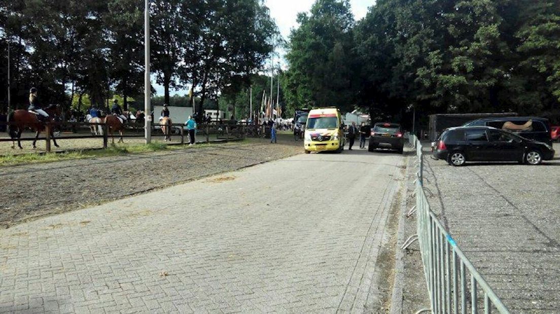 Ambulance op terrein ruiterdagen in Almelo