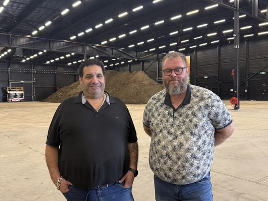 Paardenkrachten gaan weer los in Expohal met ronkende motoren en Friese paarden in arena