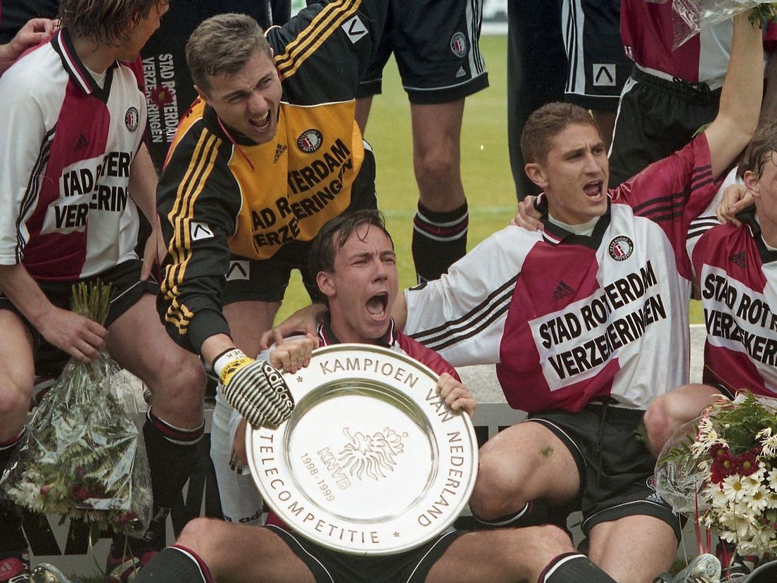 Jean-Paul van Gastel en zijn teamgenoten vieren het kampioenschap van Feyenoord in 1999