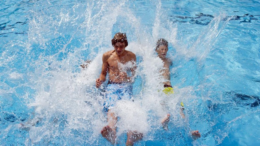 Het is warm, heel erg warm in de provincie. Deze vrijdag lopen de temperaturen op tot wel 37 graden. Hoe slaat Gelderland zich door deze snikhete dagen? Je leest het in dit hitteblog, dat we geregeld actualiseren.