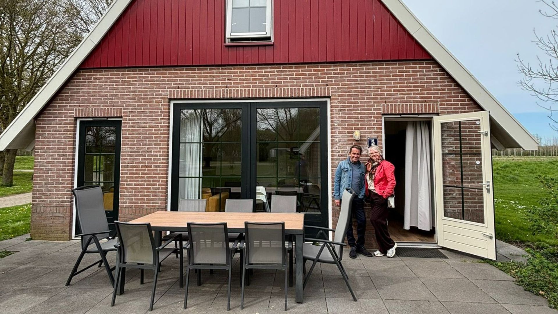Gezin viert na zware ziekteperiode alsnog samen Marks 65e verjaardag.