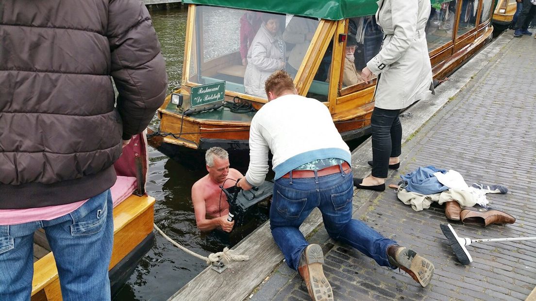 Onkunde, mobiele telefoons te water en botsende boten in Giethoorn
