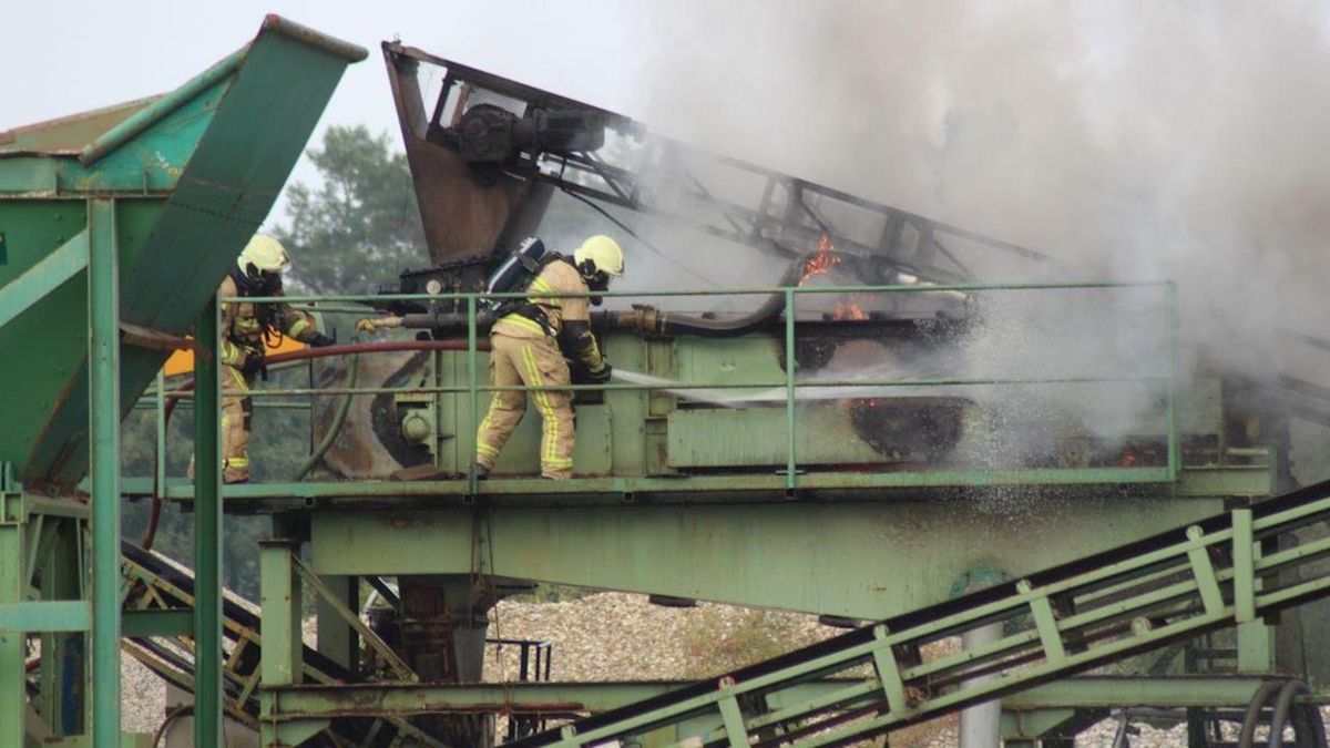 Brand bij zandbedrijf in Westerhaar-Vriezenveensewijk