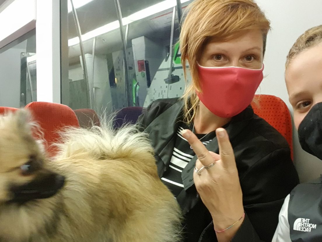 Anna-Maria Carbonaro met hondje en neefje