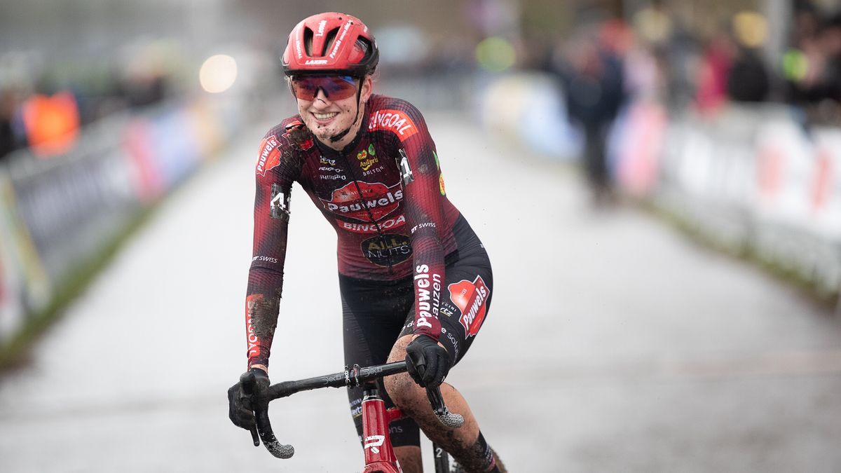 Veldrijdster Bentveld zesde bij wereldbeker in Hulst